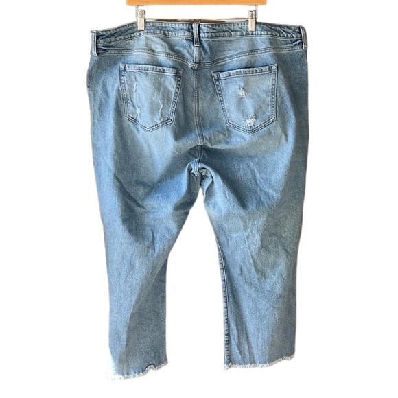 Torrid 22 Short Jeans Light Wash Knee Slit Exposed Button Fly Distressed Crop - Picture 5 of 7